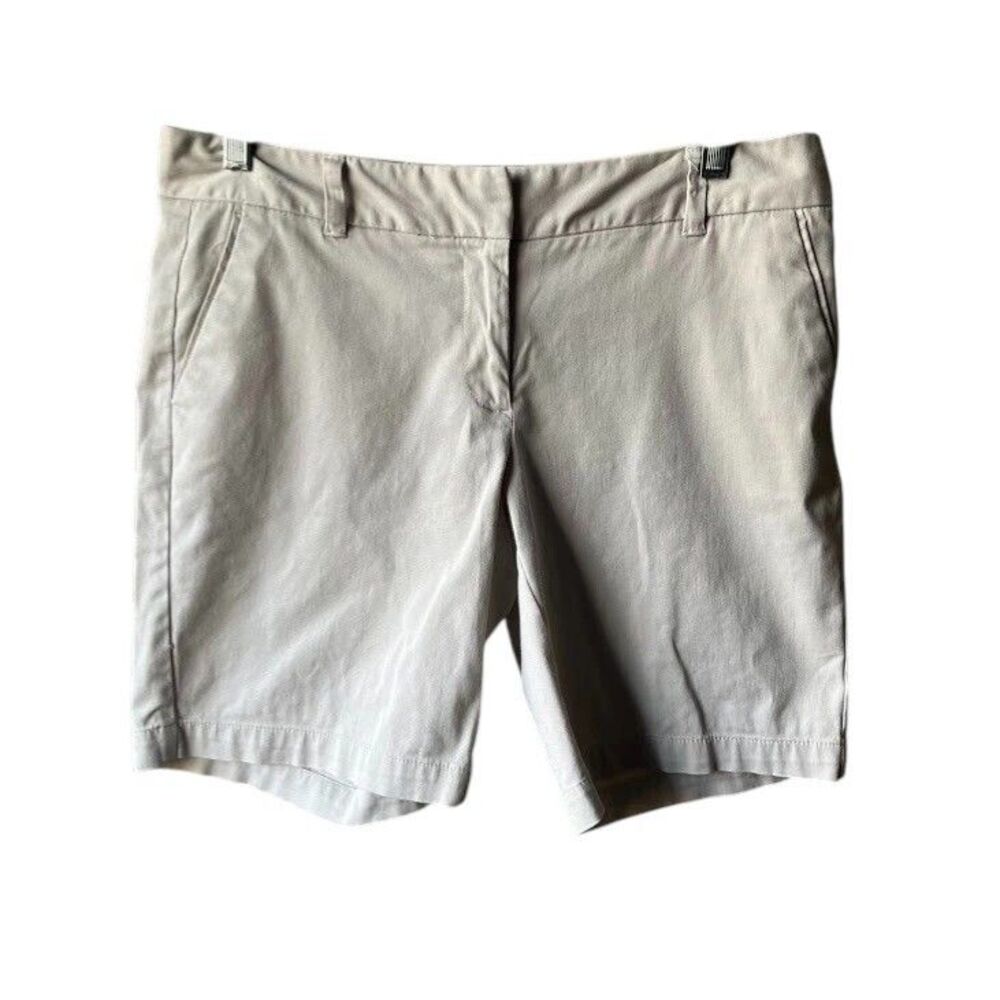 Land' N Sea Women's Bermuda Shorts Size 8 Khaki Flat Front Easy Care Inseam 8.5"